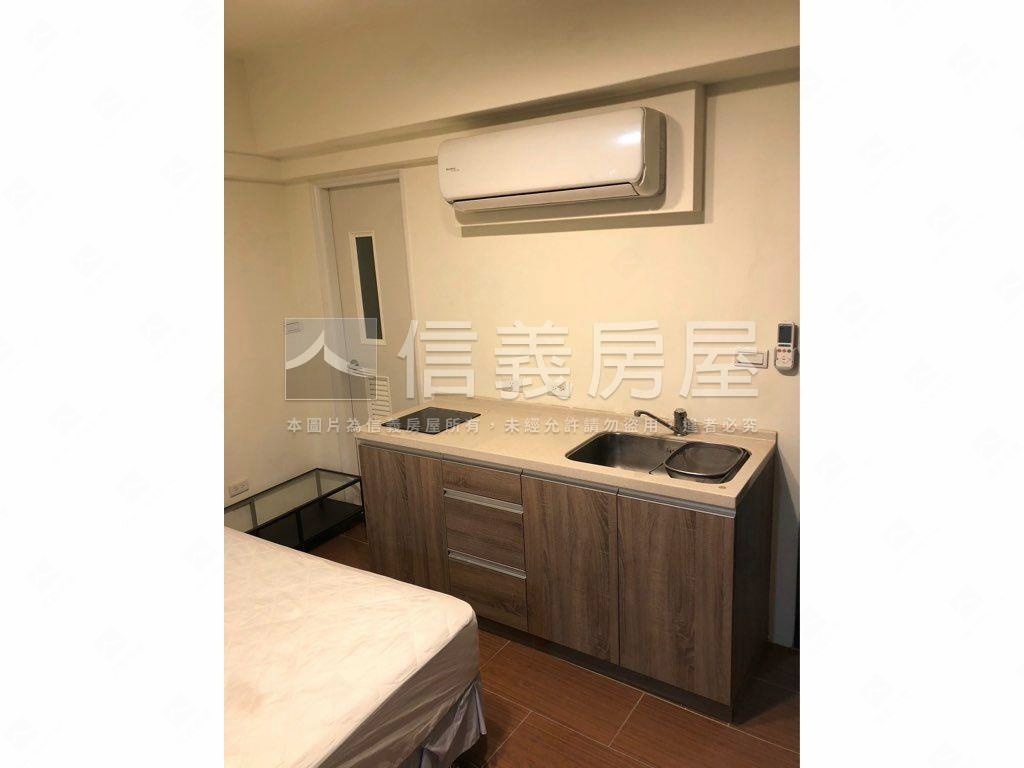 稀有蛋黃區收租投套房屋室內格局與周邊環境