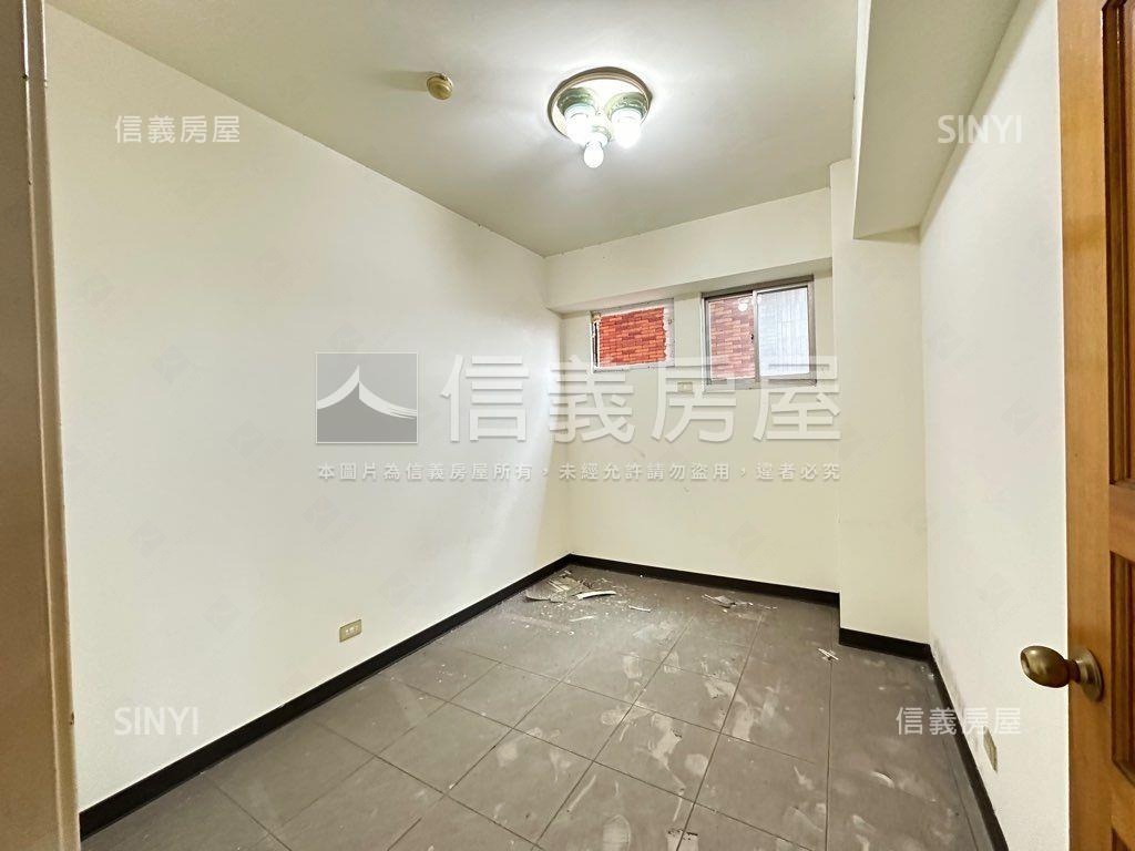 晶華大大五房車位房屋室內格局與周邊環境