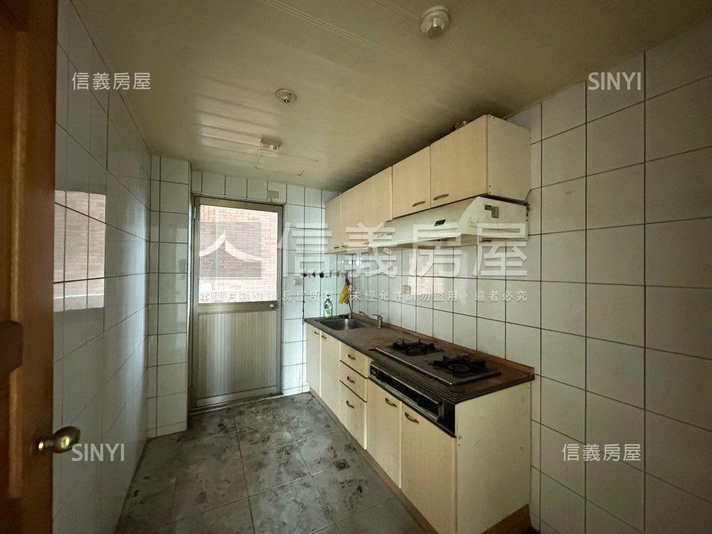 晶華大大五房車位房屋室內格局與周邊環境