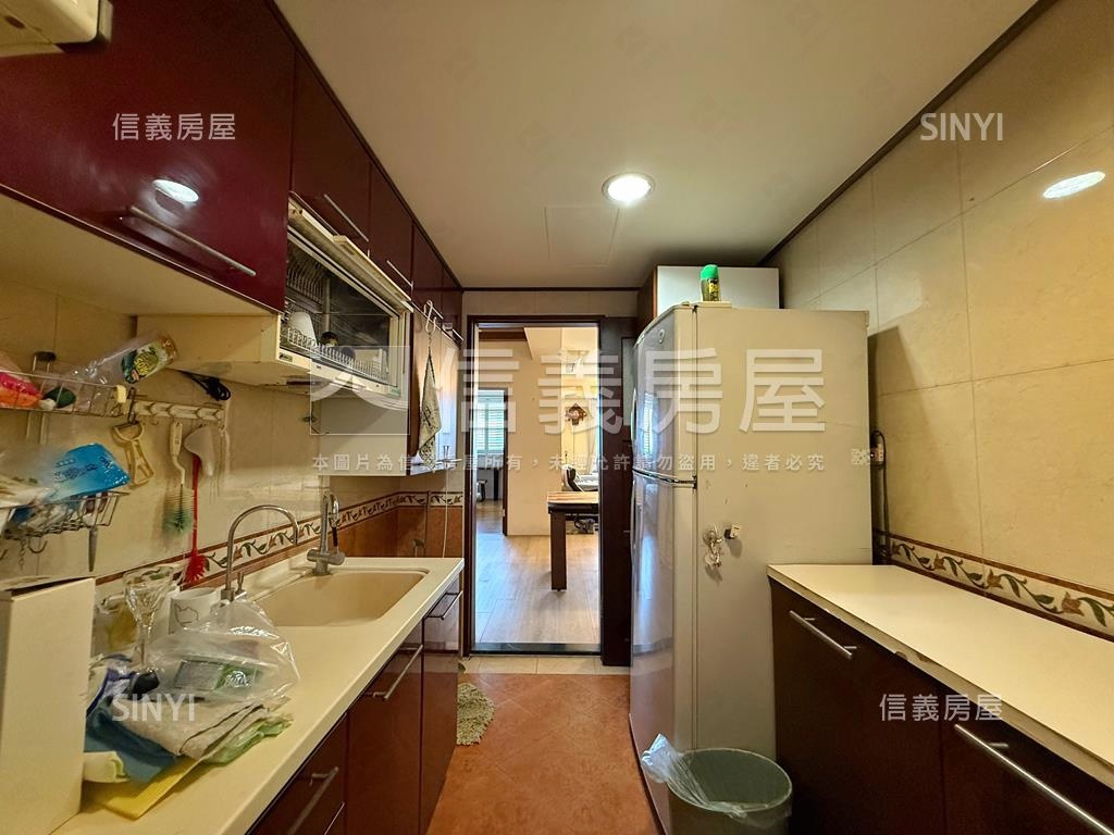 羅浮宮廷稀有邊間４房車位房屋室內格局與周邊環境