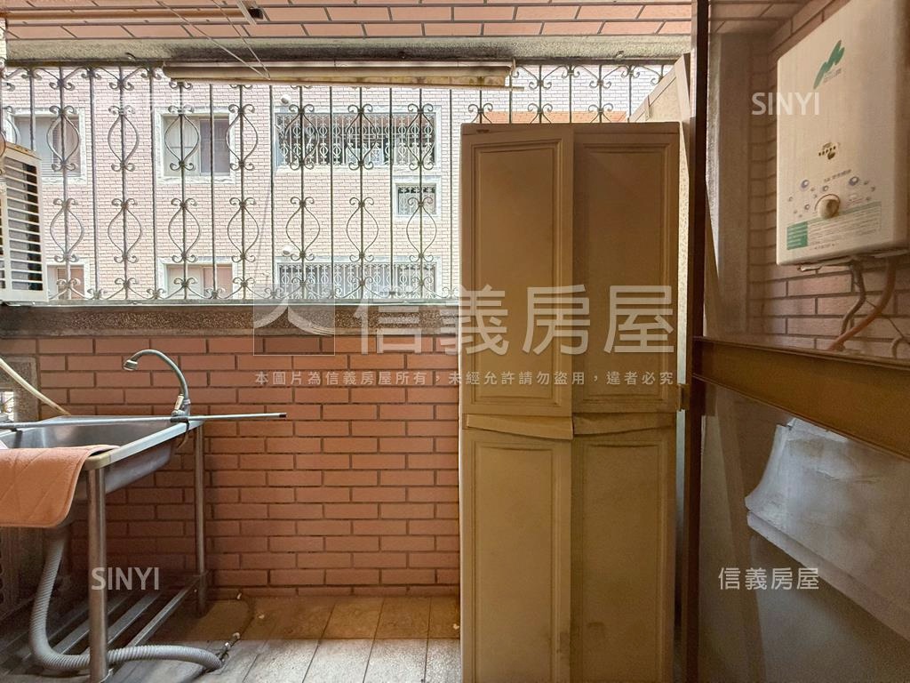 羅浮宮廷稀有邊間４房車位房屋室內格局與周邊環境