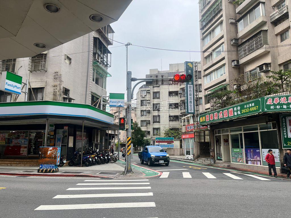 東湖三角面寬店面房屋室內格局與周邊環境