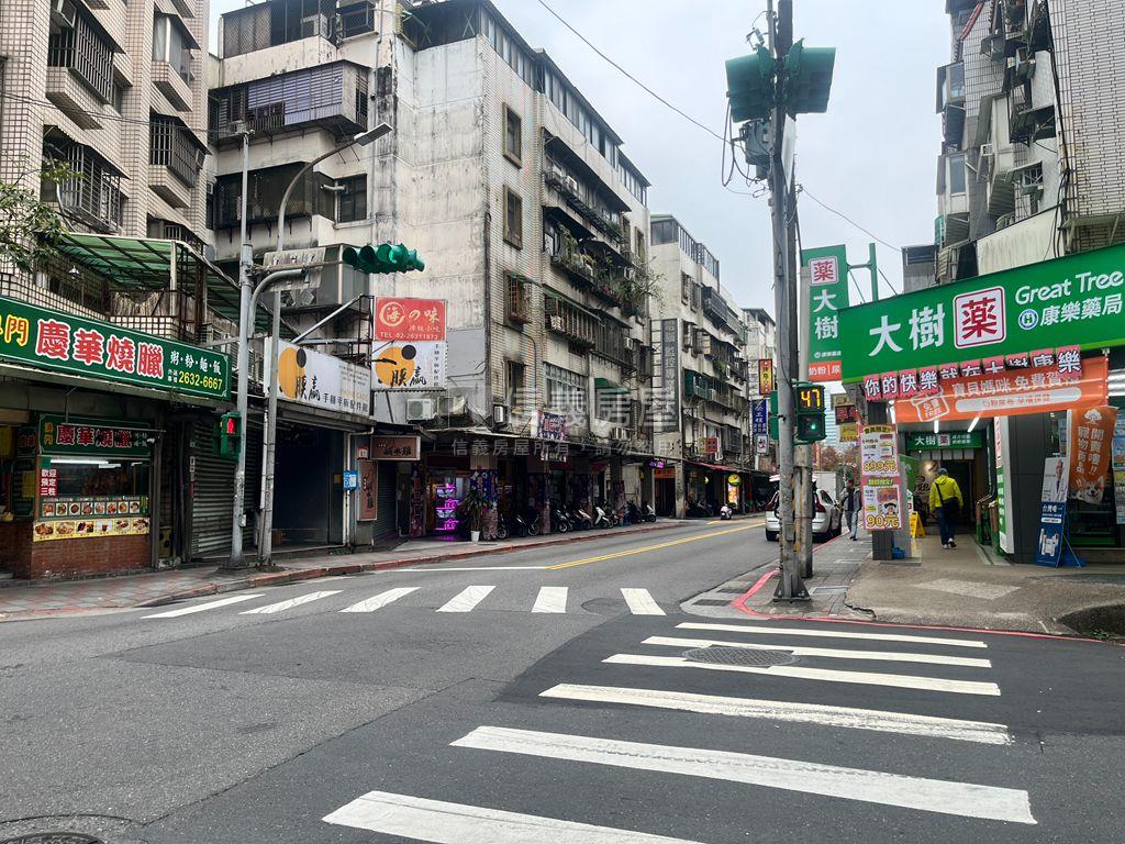 東湖三角面寬店面房屋室內格局與周邊環境