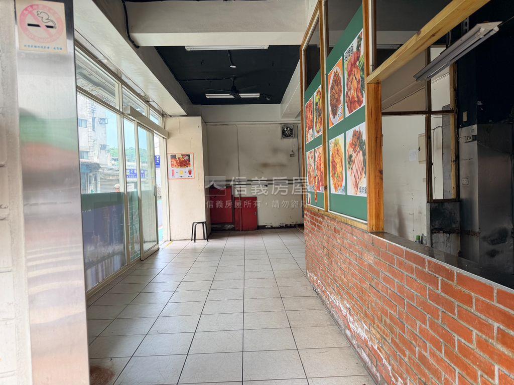 東湖三角面寬店面房屋室內格局與周邊環境