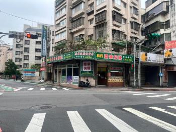 東湖三角面寬店面