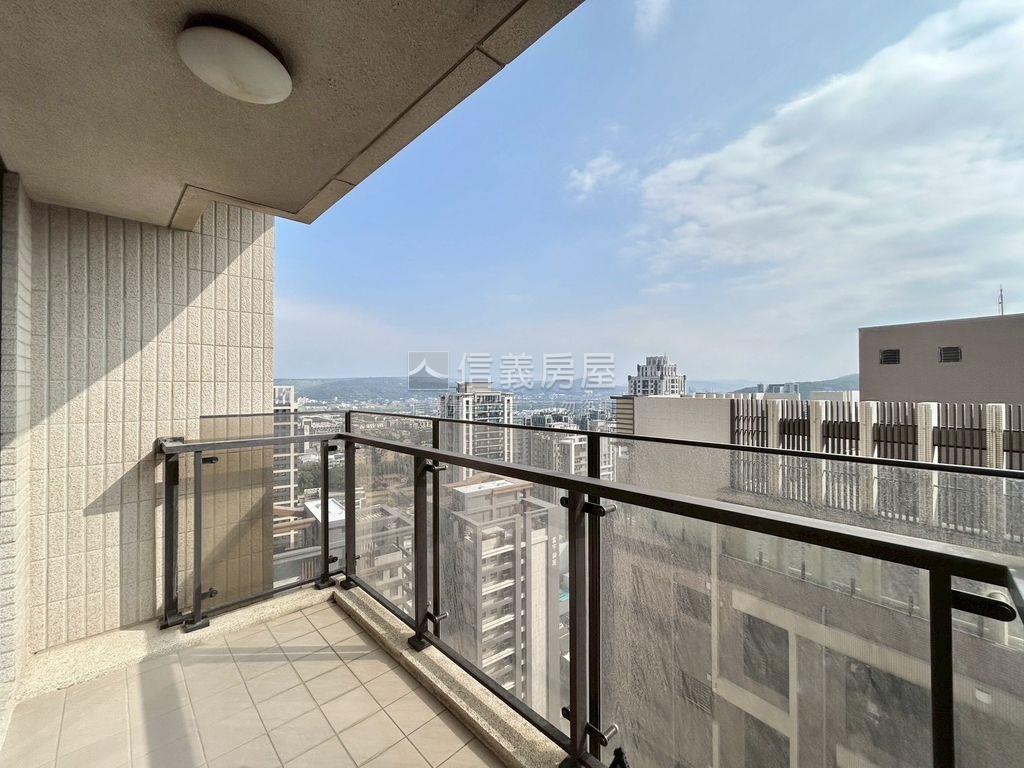 精美裝潢湛高峰大三房房屋室內格局與周邊環境