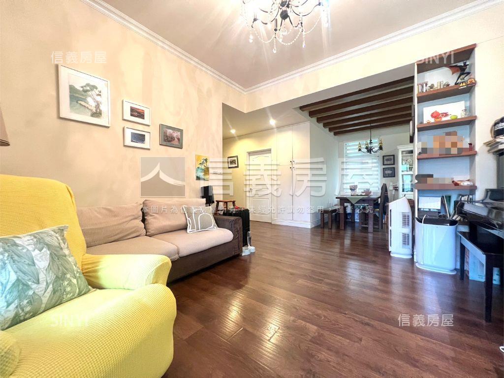 皇家山莊三房車位房屋室內格局與周邊環境