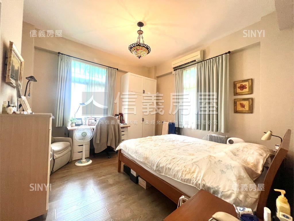 皇家山莊三房車位房屋室內格局與周邊環境