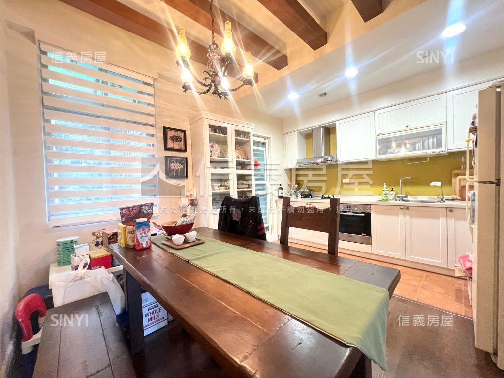 皇家山莊三房車位房屋室內格局與周邊環境