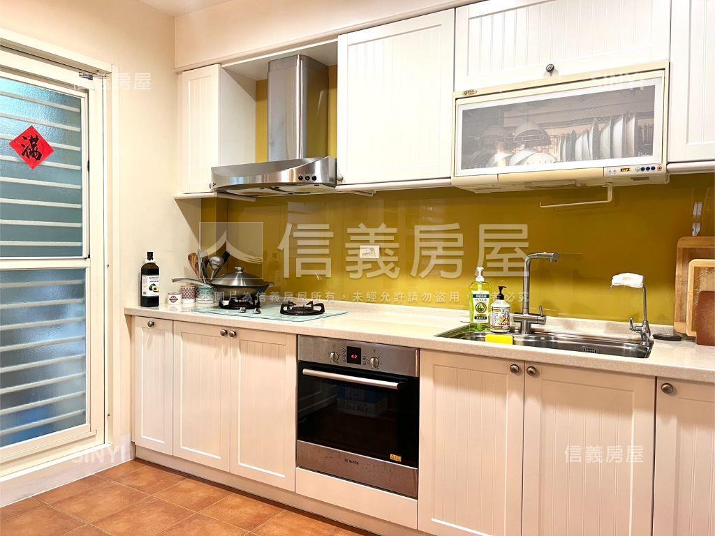 皇家山莊三房車位房屋室內格局與周邊環境