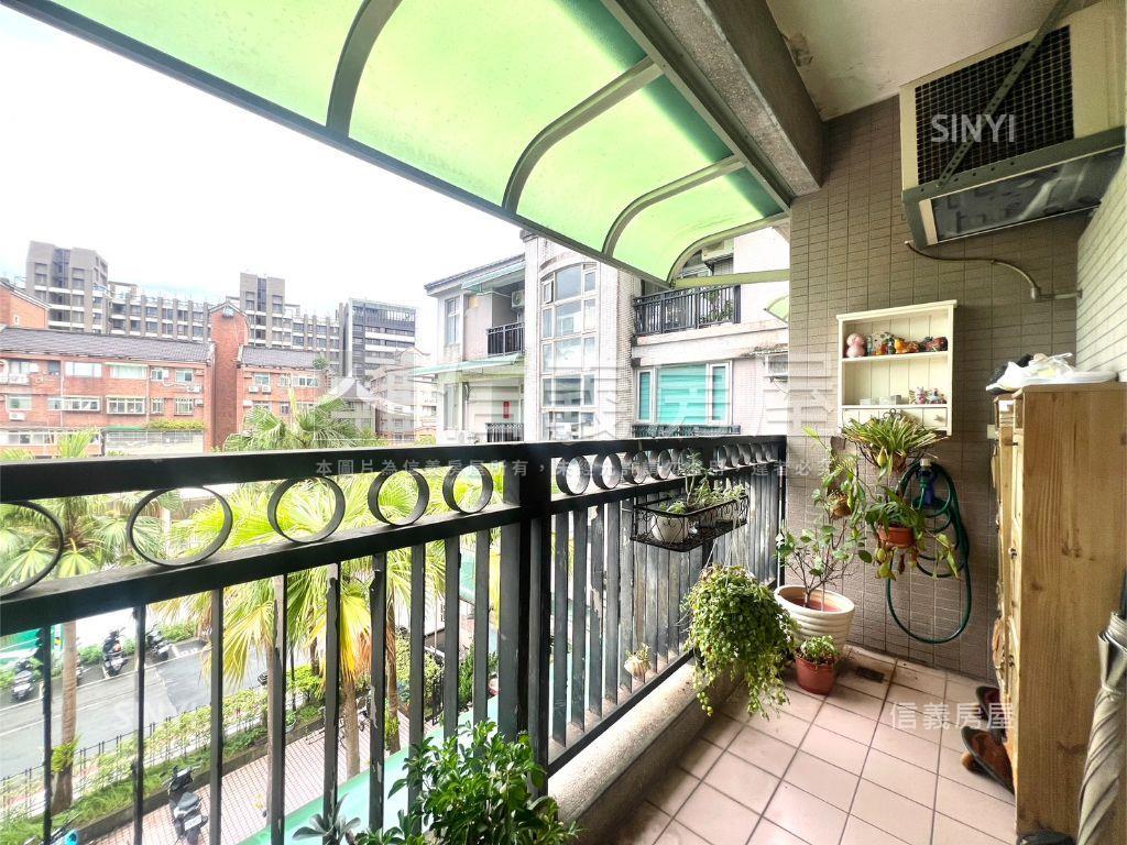 皇家山莊三房車位房屋室內格局與周邊環境