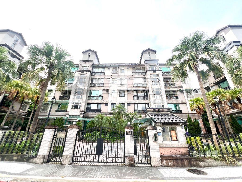 皇家山莊三房車位房屋室內格局與周邊環境