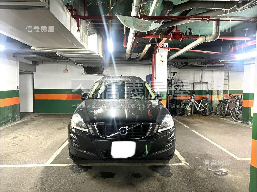 皇家山莊三房車位房屋室內格局與周邊環境