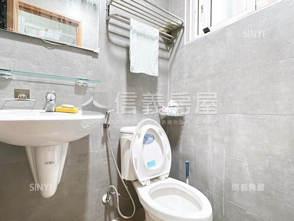 仁雄免爬樓梯翻新正路透天房屋室內格局與周邊環境