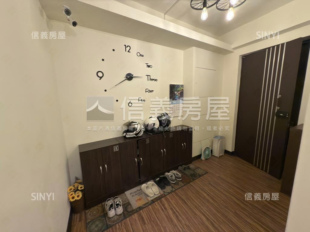 東區近巴克禮收租美４房房屋室內格局與周邊環境