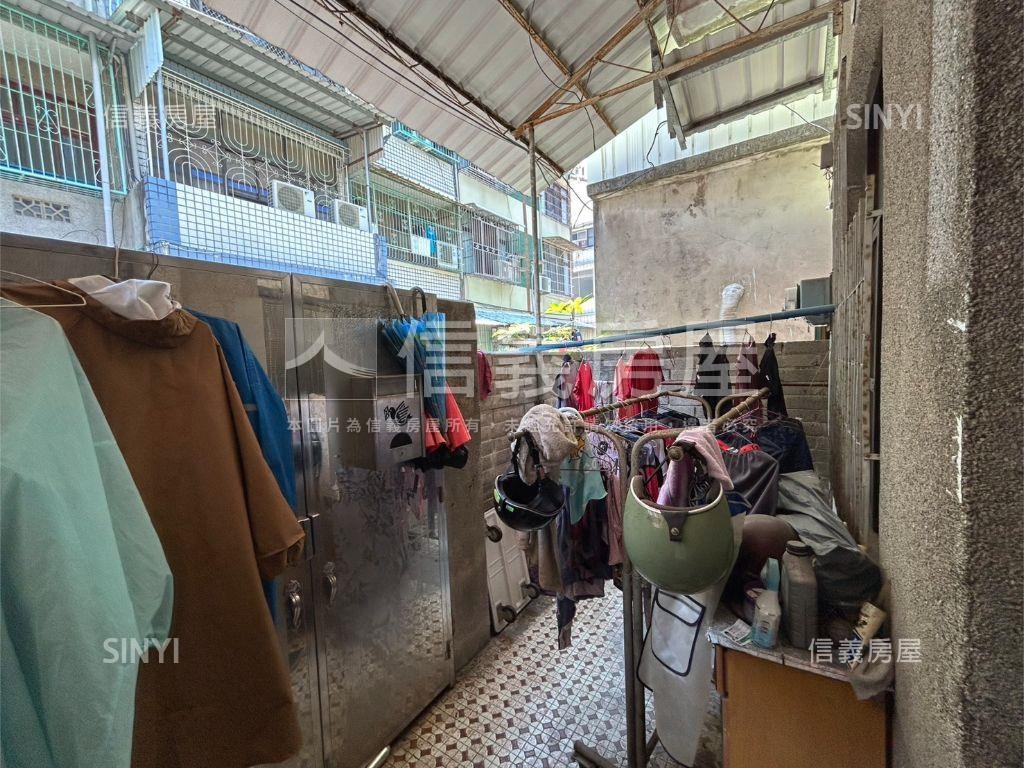 漢神巨蛋百貨捷運透天房屋室內格局與周邊環境