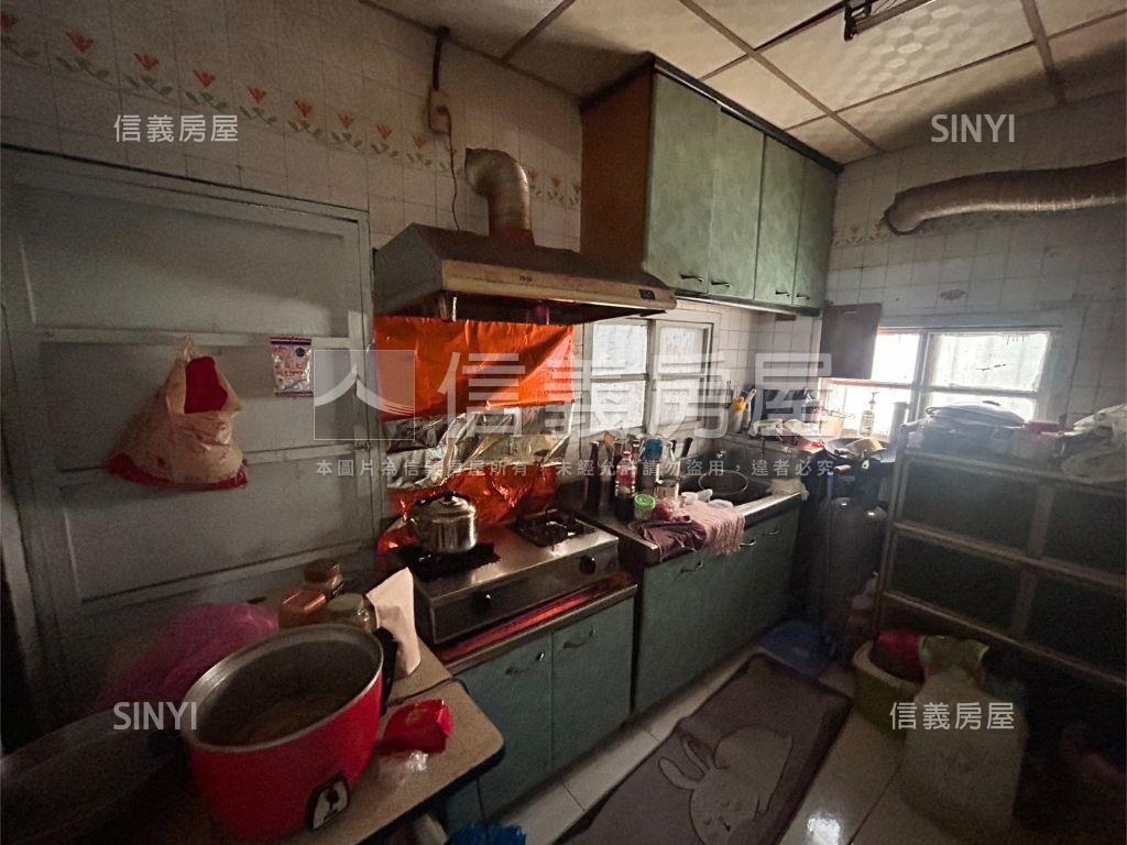 漢神巨蛋百貨捷運透天房屋室內格局與周邊環境