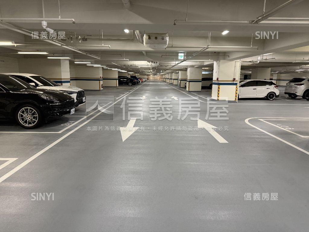 帝國花園坡平車位房屋室內格局與周邊環境