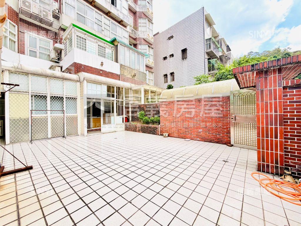 葫洲捷運－寬敞庭院四房房屋室內格局與周邊環境