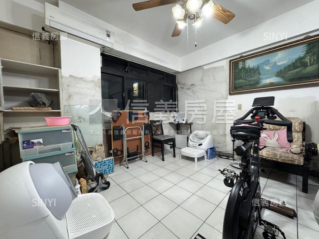 家樂福芳鄰邊間三房華廈房屋室內格局與周邊環境