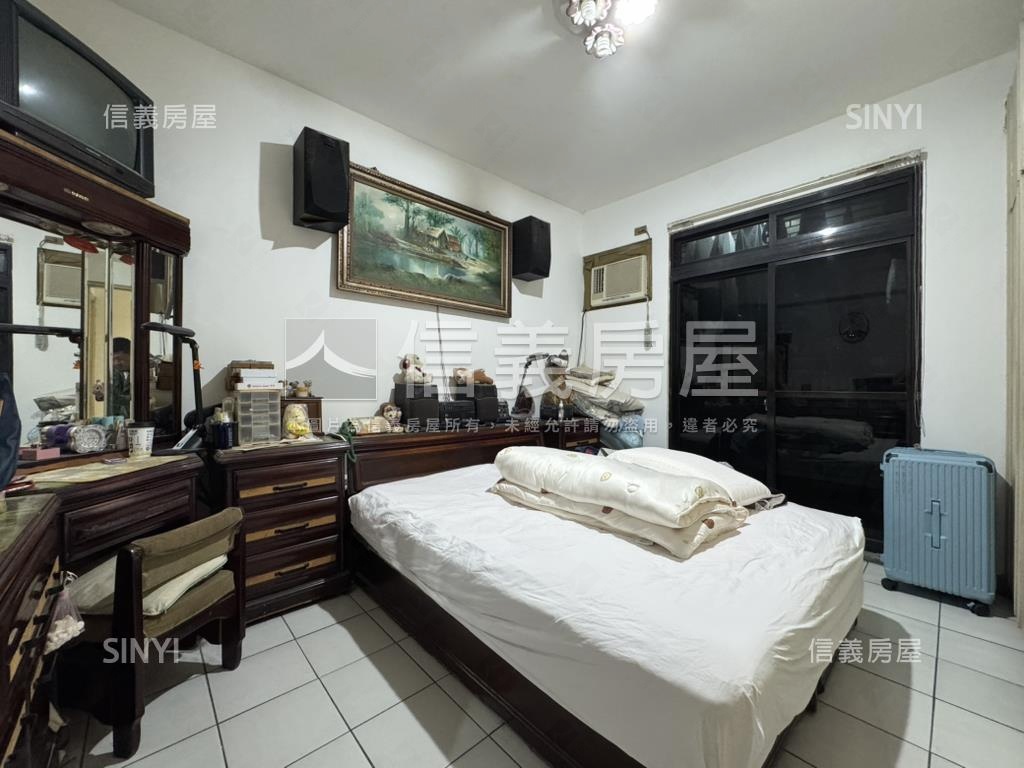 家樂福芳鄰邊間三房華廈房屋室內格局與周邊環境