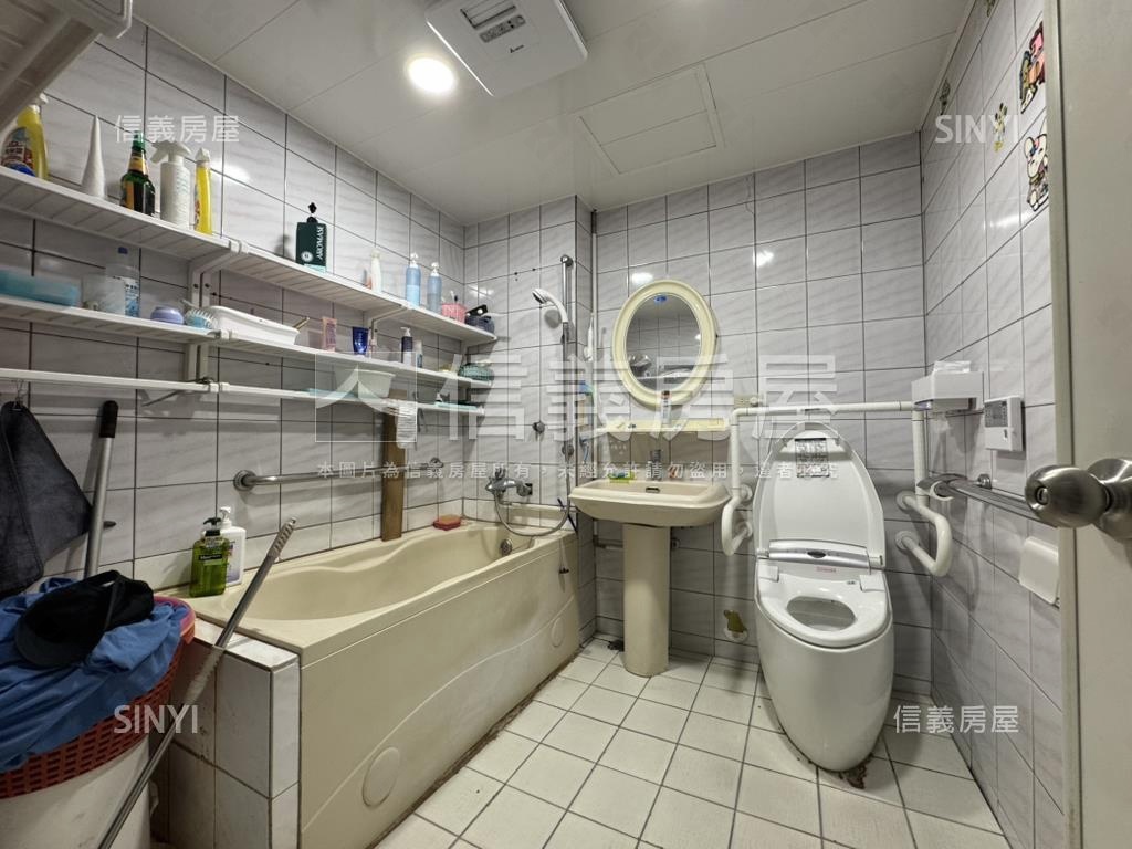 家樂福芳鄰邊間三房華廈房屋室內格局與周邊環境