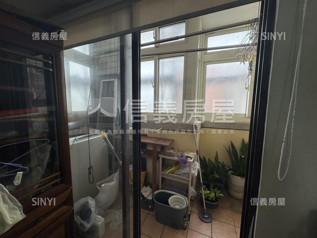 領帶城高樓３房平車房屋室內格局與周邊環境