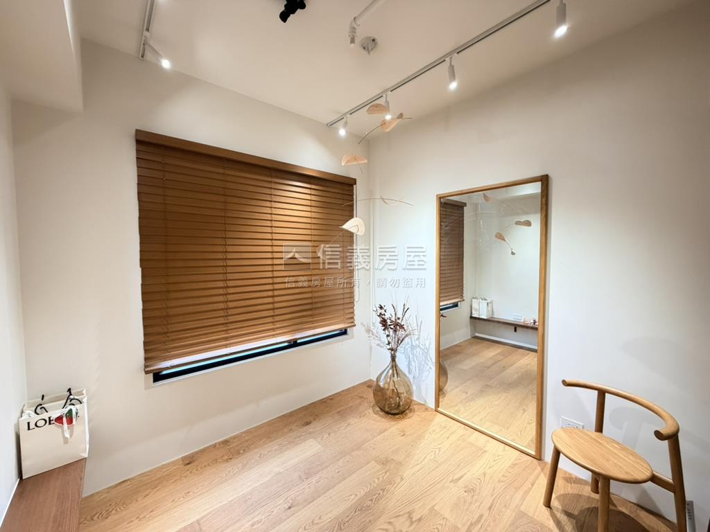 椰林花現㊝精裝層峰寓所房屋室內格局與周邊環境
