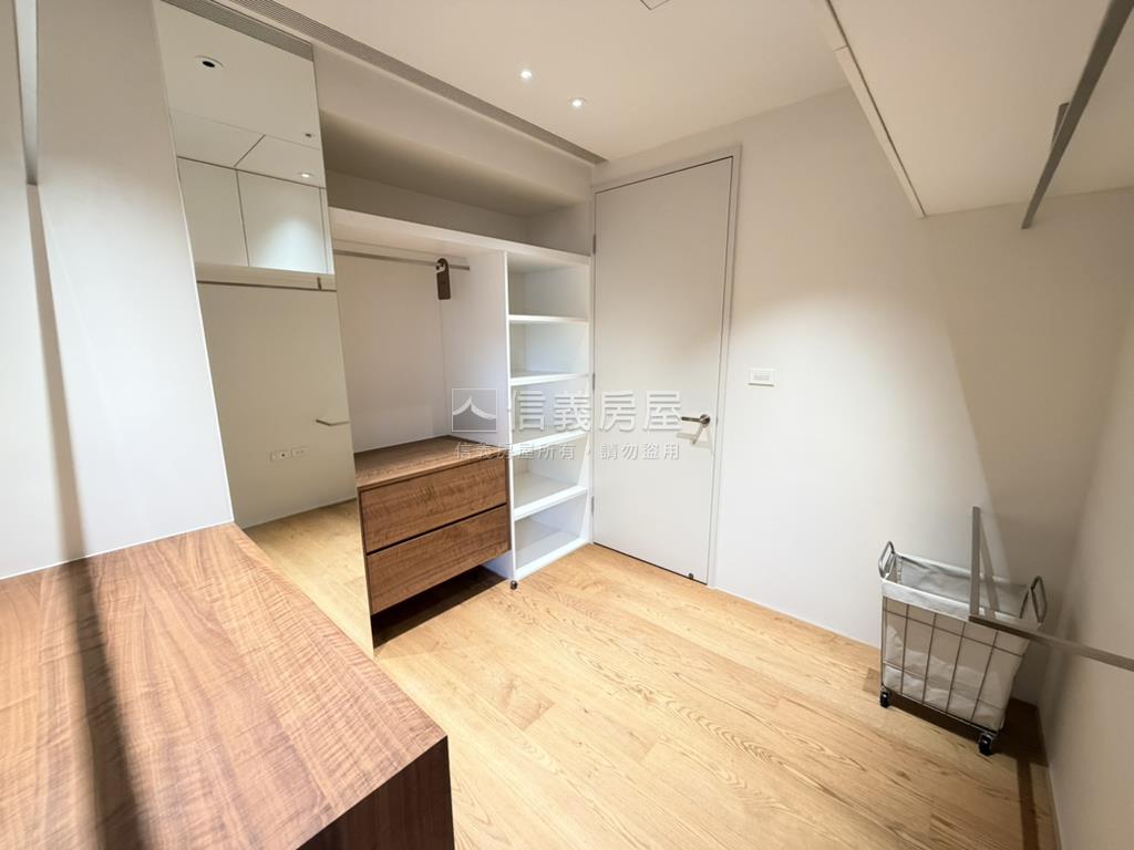 椰林花現㊝精裝層峰寓所房屋室內格局與周邊環境