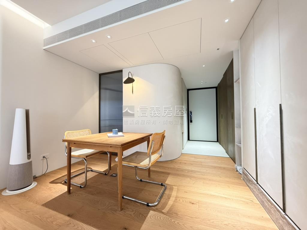 椰林花現㊝精裝層峰寓所房屋室內格局與周邊環境