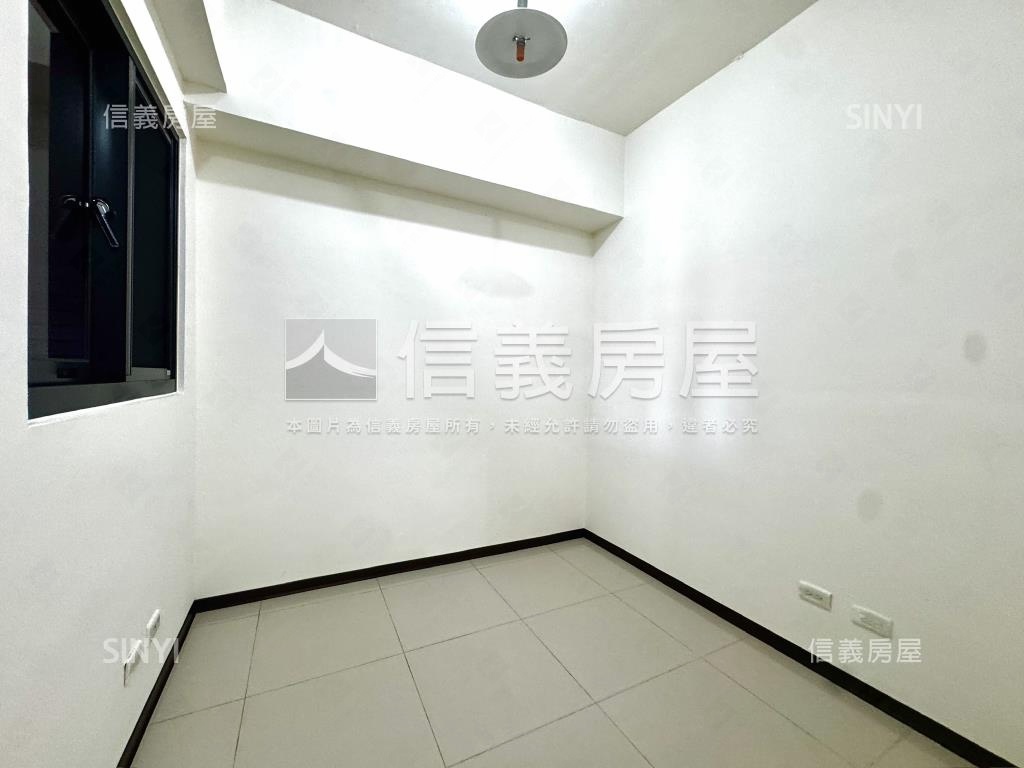 ★專任城中大璽兩房車位★房屋室內格局與周邊環境