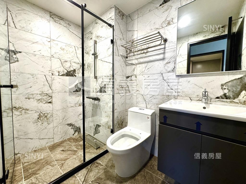 ★專任城中大璽兩房車位★房屋室內格局與周邊環境