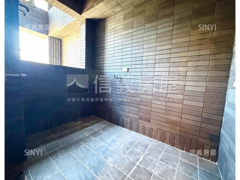 ★專任城中大璽兩房車位★房屋室內格局與周邊環境