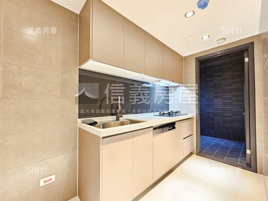 金馬迎春‧景觀兩房車位房屋室內格局與周邊環境