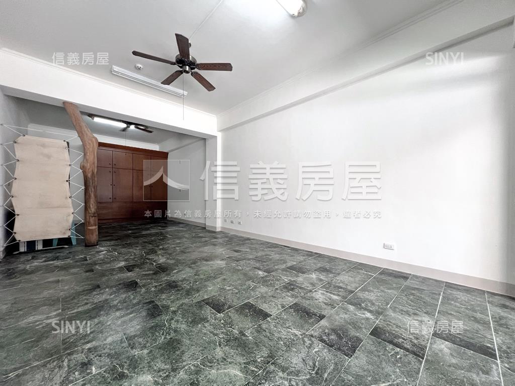 近美術館稀有正路店面房屋室內格局與周邊環境