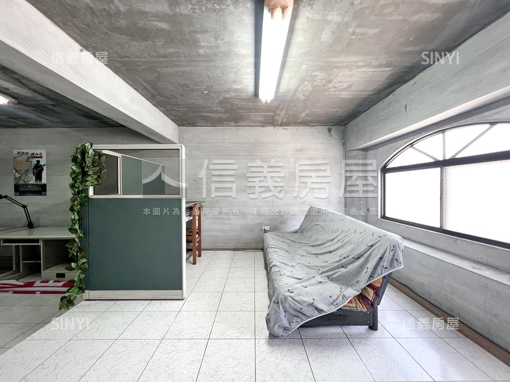 近美術館稀有正路店面房屋室內格局與周邊環境