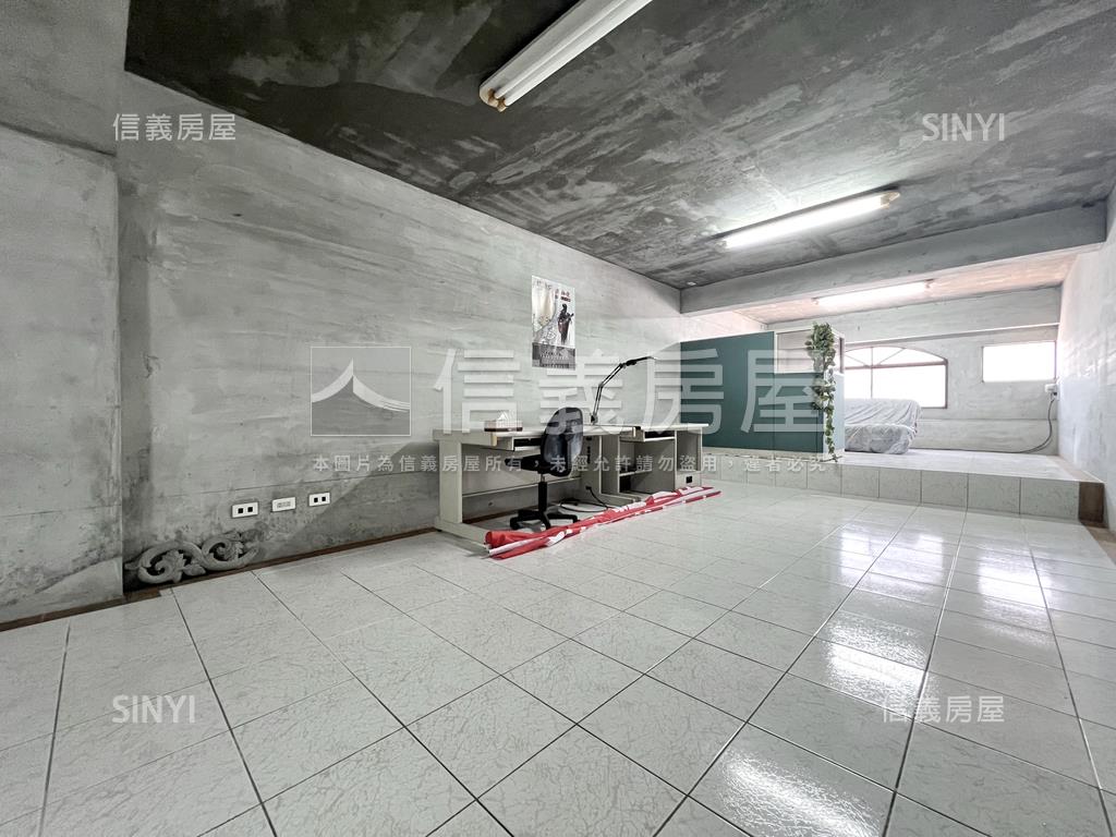 近美術館稀有正路店面房屋室內格局與周邊環境