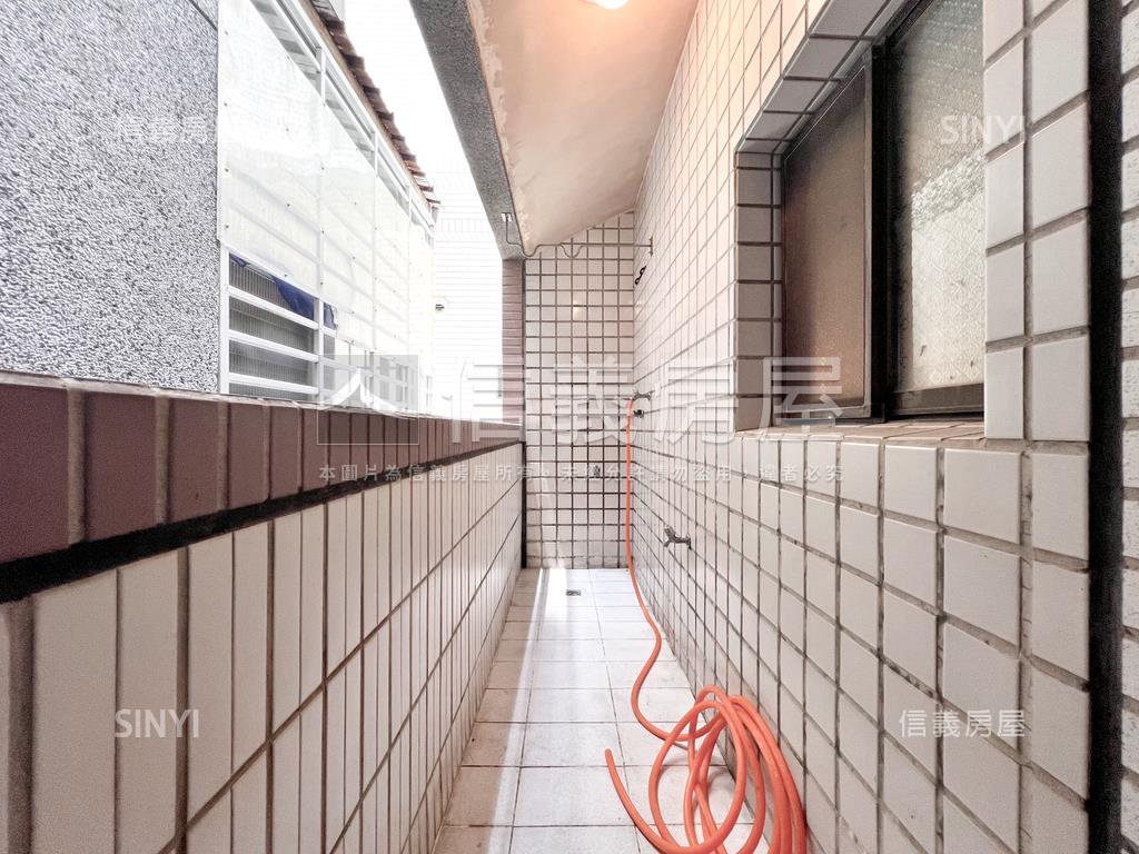 近美術館稀有正路店面房屋室內格局與周邊環境