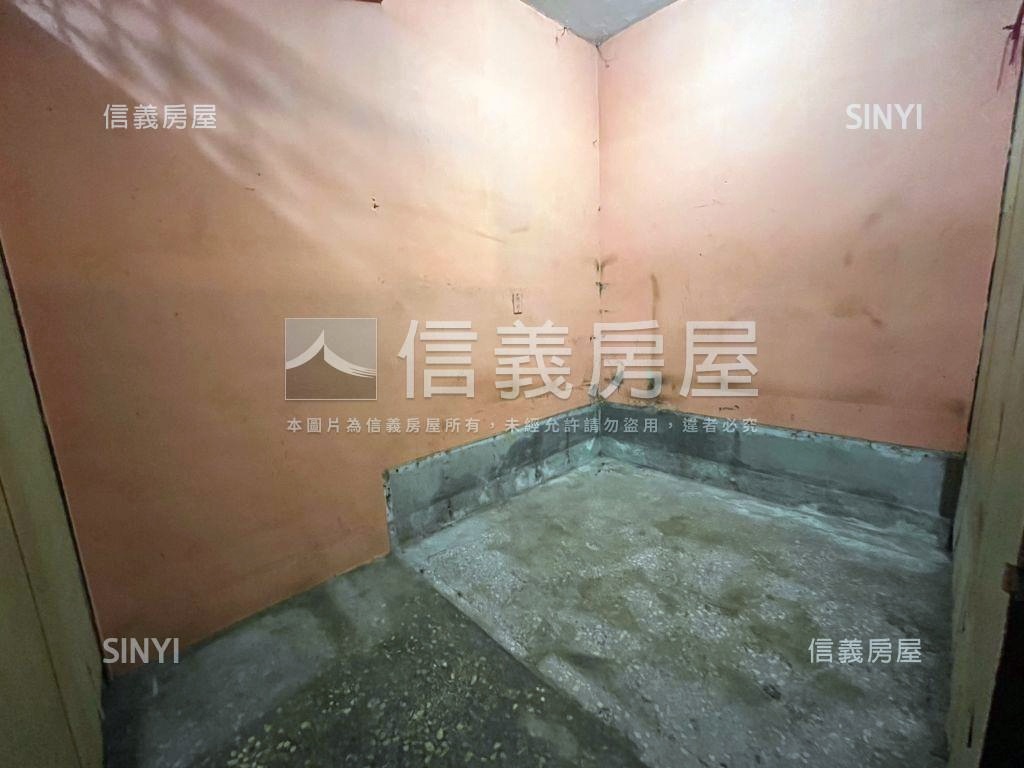 捷運首購公寓三樓房屋室內格局與周邊環境