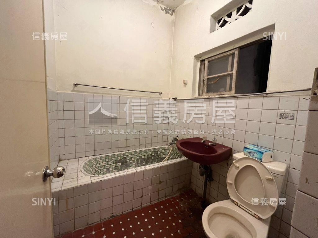 捷運首購公寓三樓房屋室內格局與周邊環境