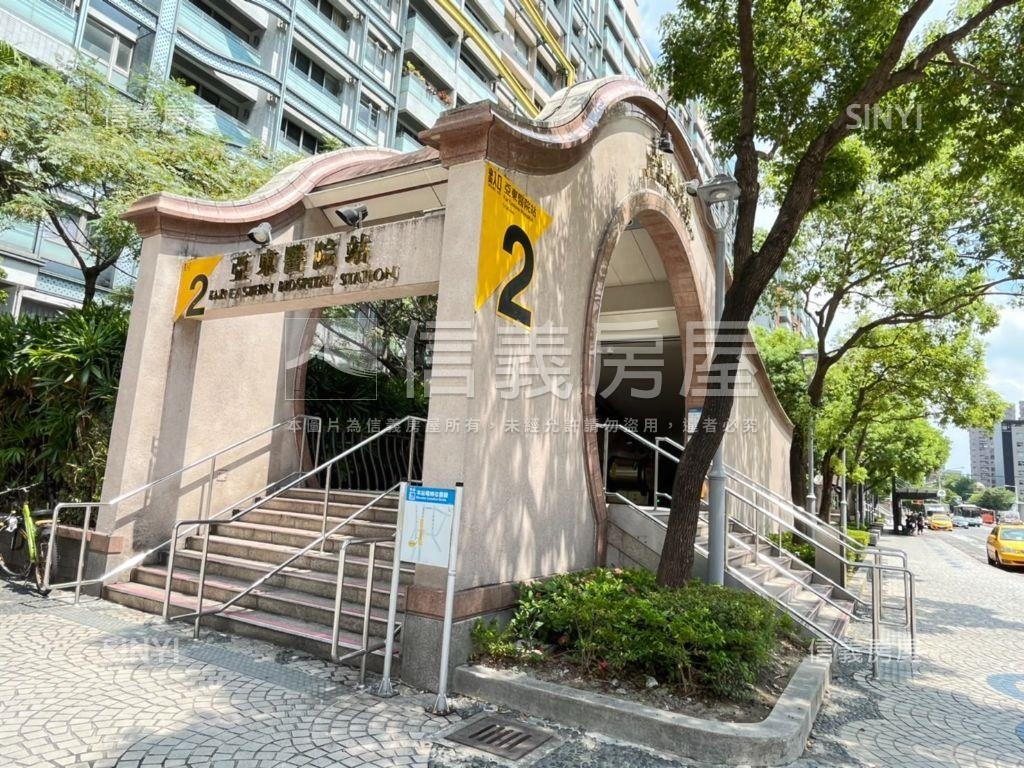 捷運首購公寓三樓房屋室內格局與周邊環境