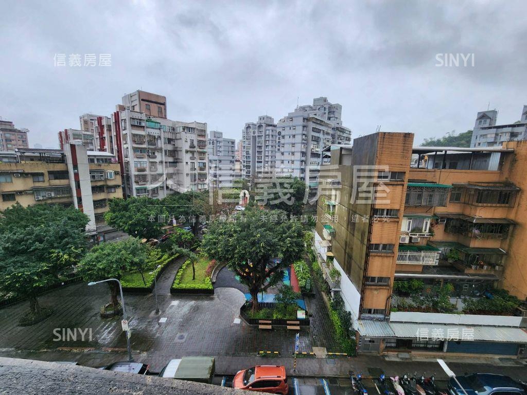 東湖挑高低總價電梯套房房屋室內格局與周邊環境