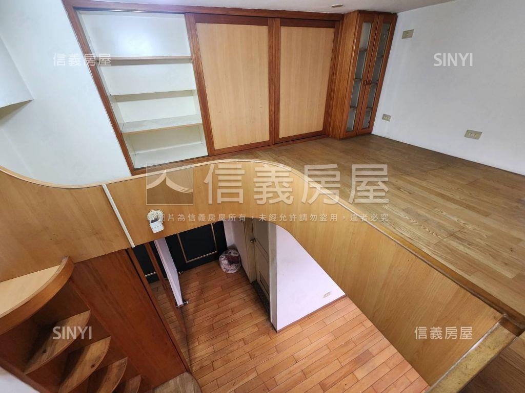 東湖挑高低總價電梯套房房屋室內格局與周邊環境