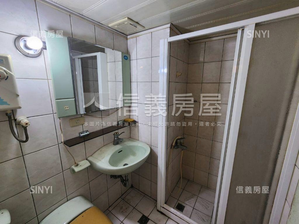 東湖挑高低總價電梯套房房屋室內格局與周邊環境