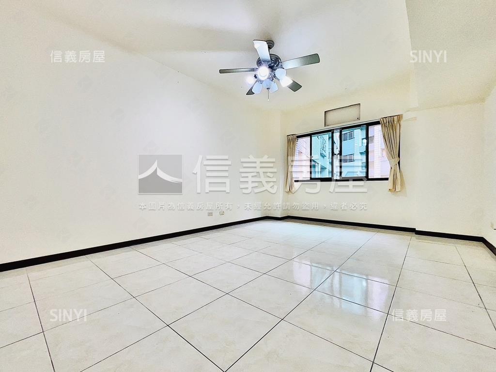 星光大三房車位房屋室內格局與周邊環境