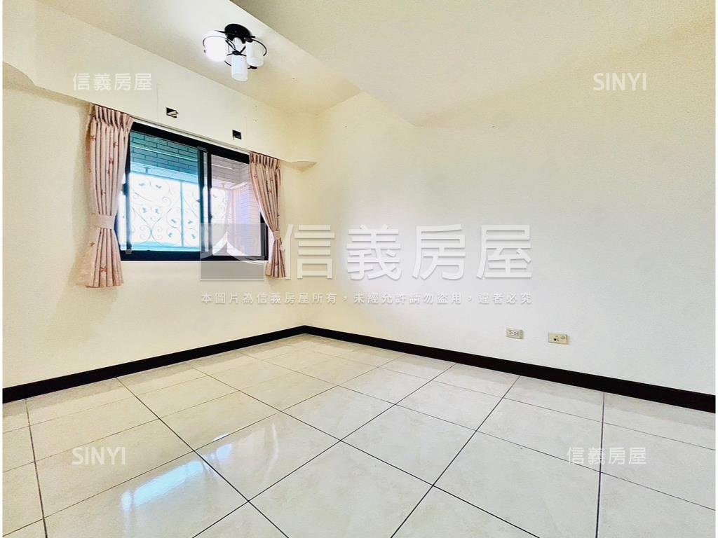 星光大三房車位房屋室內格局與周邊環境