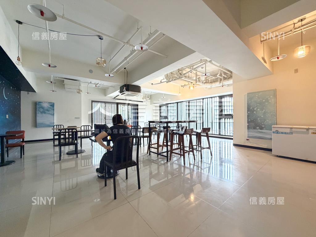 國泰｜醒目角窗｜超商店霸房屋室內格局與周邊環境