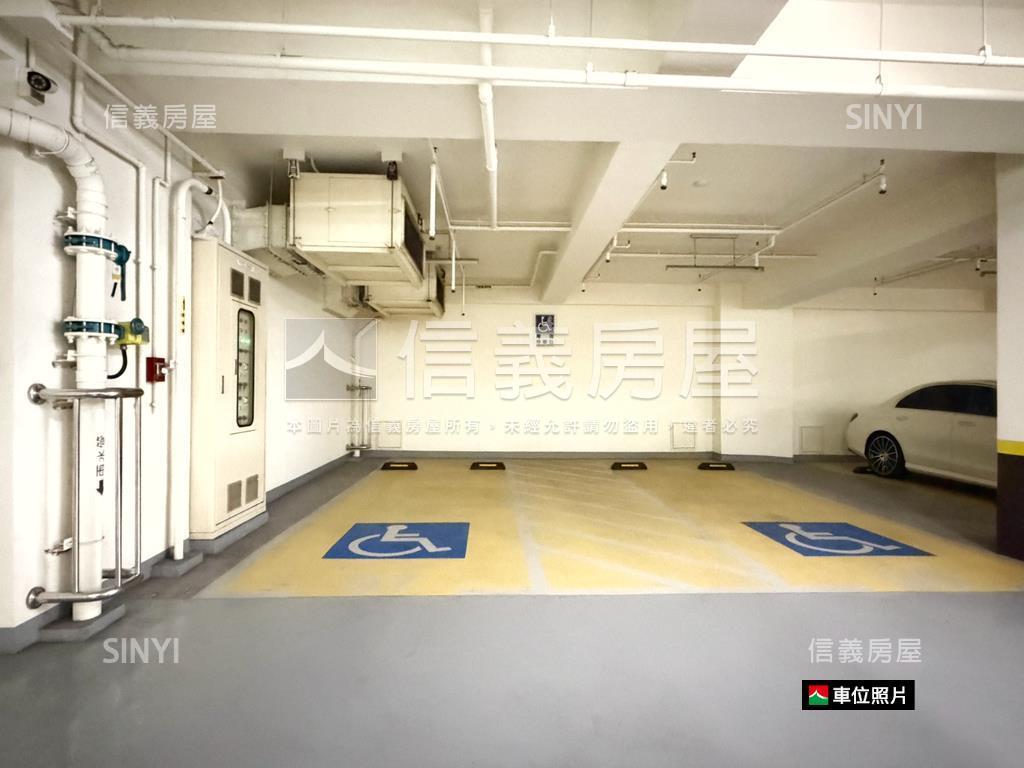 國泰｜醒目角窗｜超商店霸房屋室內格局與周邊環境