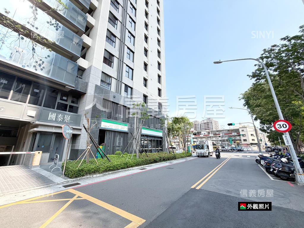 國泰｜醒目角窗｜超商店霸房屋室內格局與周邊環境
