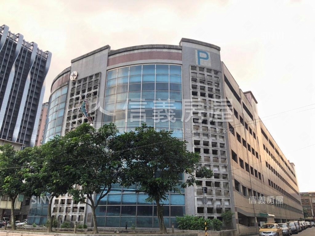 ［經貿ＢＯＳＳ］燙金店面房屋室內格局與周邊環境